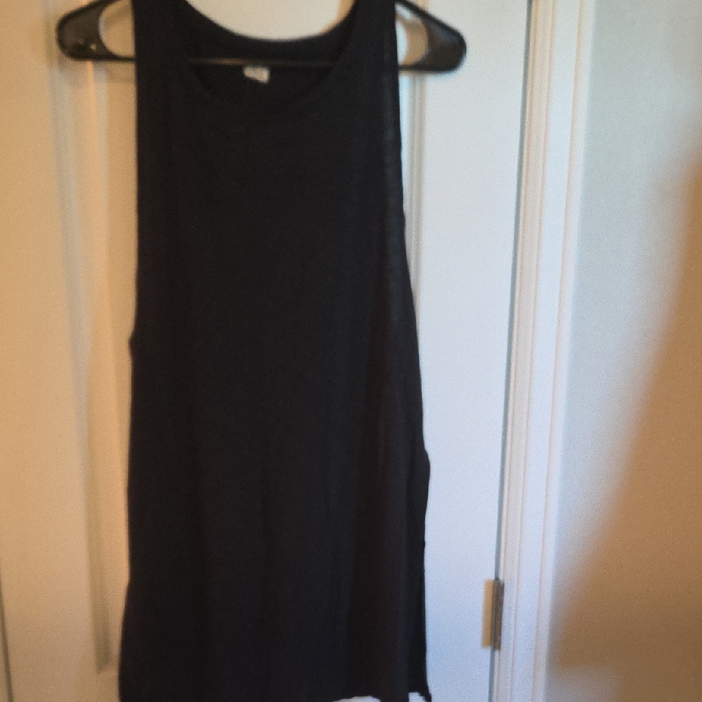 Black Keyhole Tank